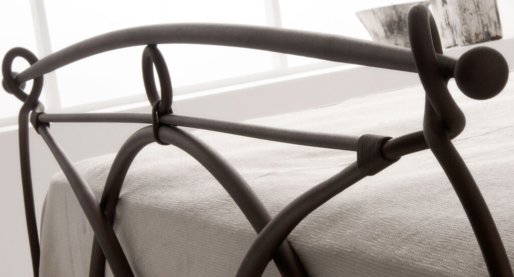 Moderne Metallbetten: Die Eleganz der Naturkurven in Ihrem Schlafzimmer