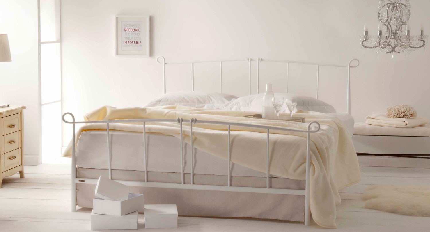 Metal white bed