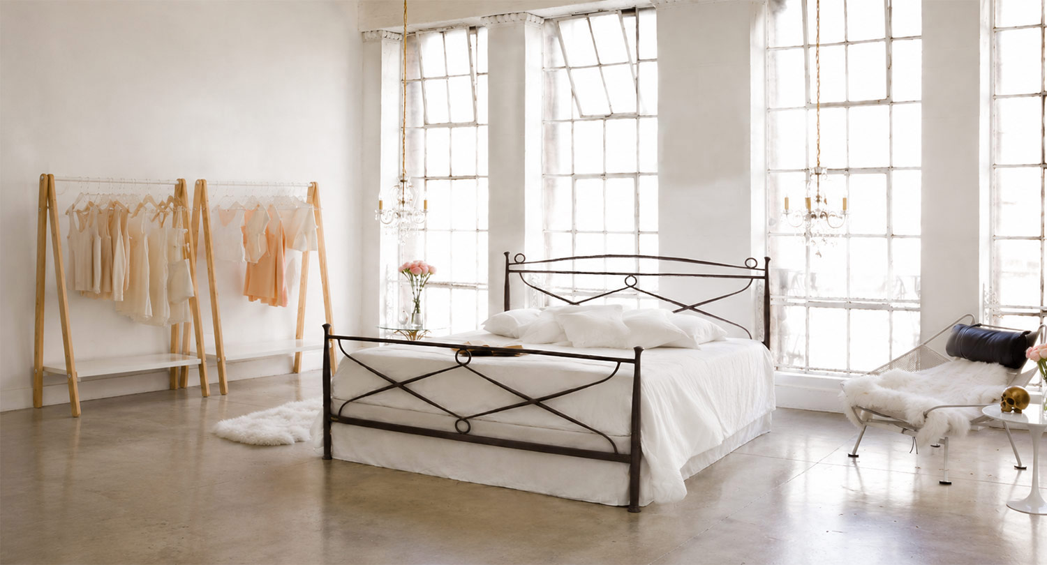 SOFIA Industrial Iron Bed Frame - Classic and timeless elegance - Image 3