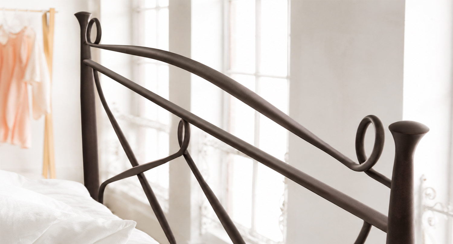 SOFIA Industrial Iron Bed Frame - Classic and timeless elegance - Image 2