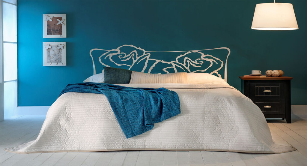 Realizzato a mano, il Letto in Ferro Battuto Artigianale ROSE è progettato per resistere nel tempo, sia dal punto di vista estetico che funzionale, offrendo un comfort eccezionale in ogni momento.