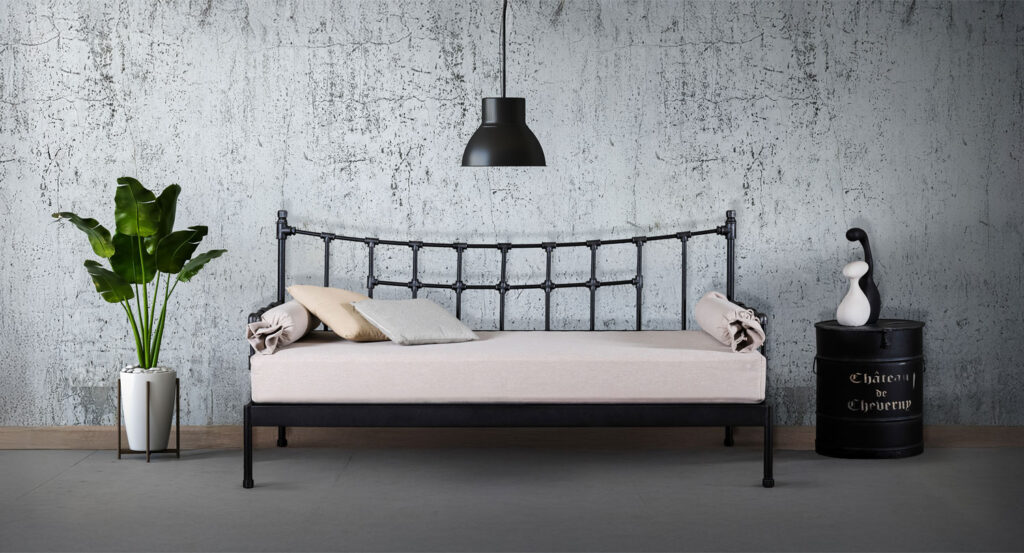 Divano letto in metallo industrial IRO | Stile minimale 100%