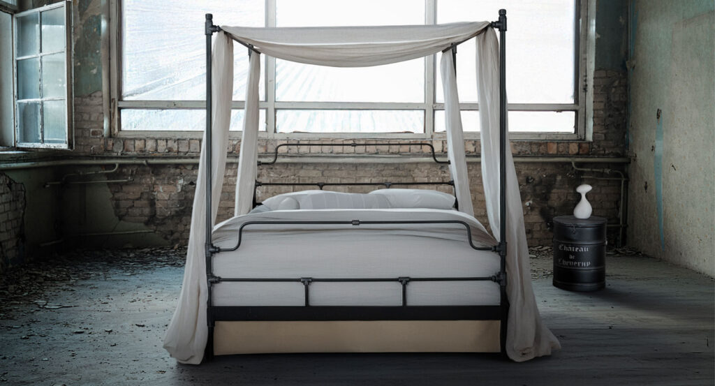 Metallbett CALYPSO SKY - Industrieller Stil – mit britischer Formensprache und handgefertigter Stahlstruktur.