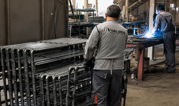 Η industrial μεταλλική αισθητική